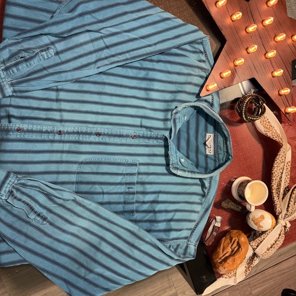 ⭐️Thick blue button up shirt⭐️ - Picture 1 of 3